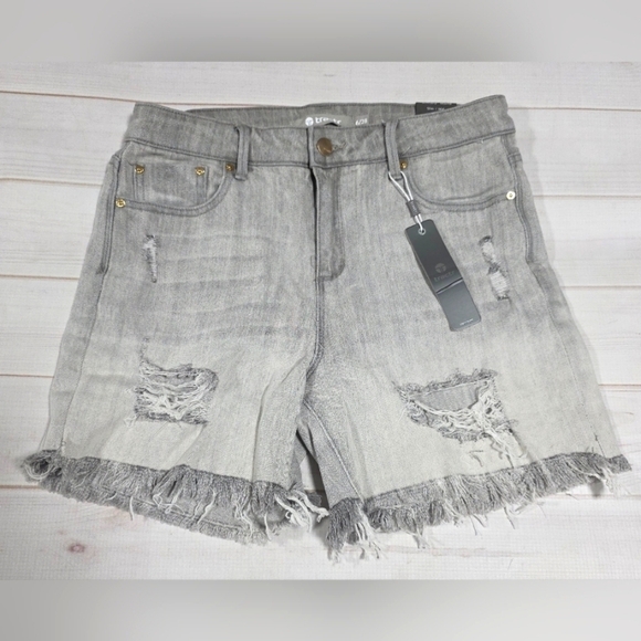 Tractr Pants - Tractr Grey Distressed Denim Shorts Size 6/28 - New With Tags